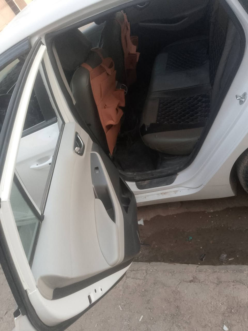 سلام عليكم البيع هونداي ايونك 22 هايبرد كوري رقم بغداد انكليزي بسمي
 هاذا رقمي ***********
