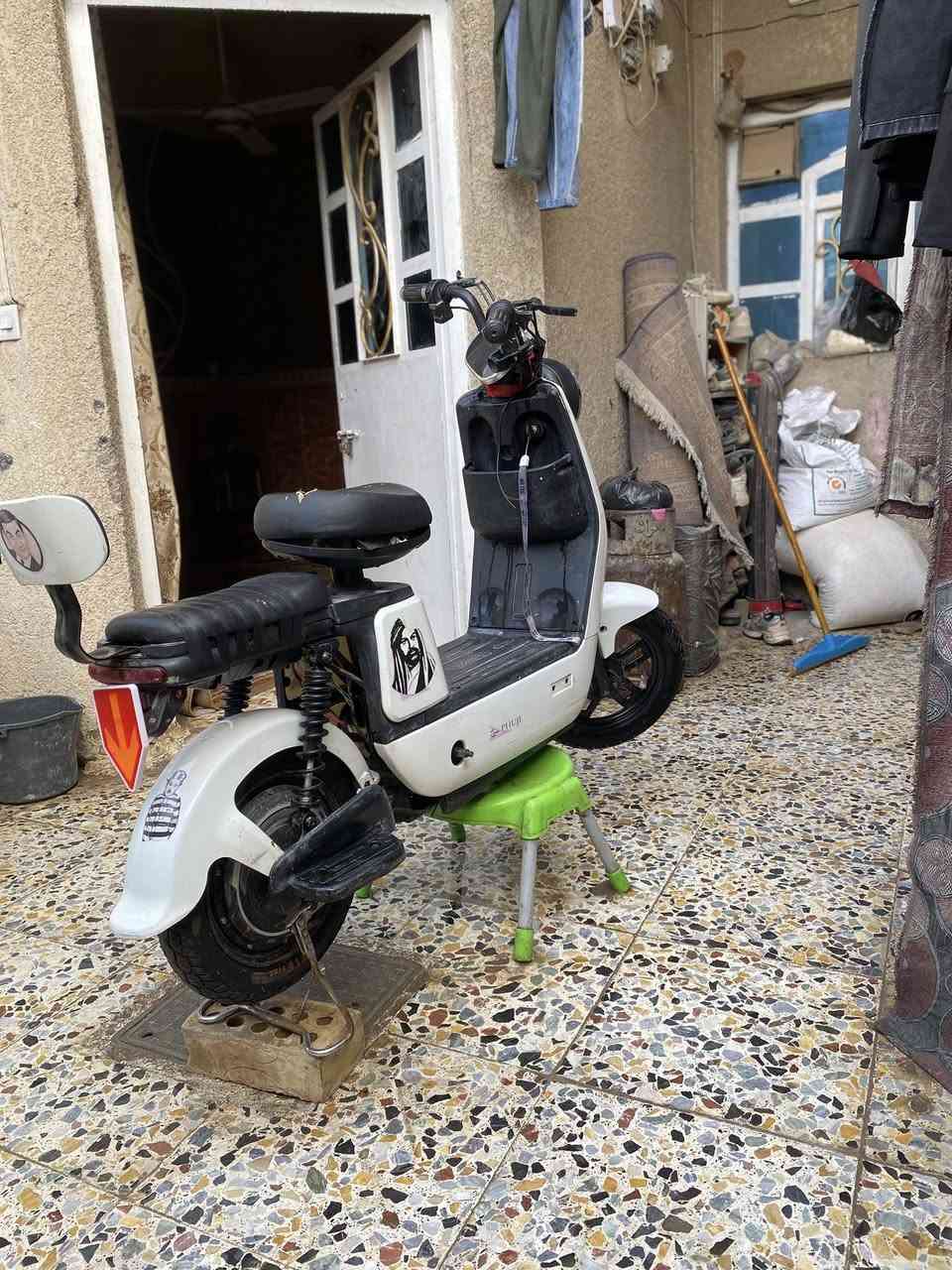 السلام عليكم دراجه شحن للبيع
4بطاريات
السرعه80
نظيفة، 
العنوان بغداد الغزالية
***********
