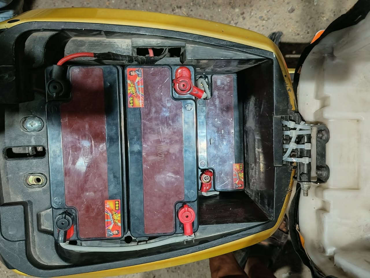 السلام عليكم عندي درجة شحن X900 ببع بطارية جدد 5 2026 مكانك بغداد درجة خلو درجة 2025 بيع او تراوس السعر 380 مجال شراي تصل رقم *********** حسين
