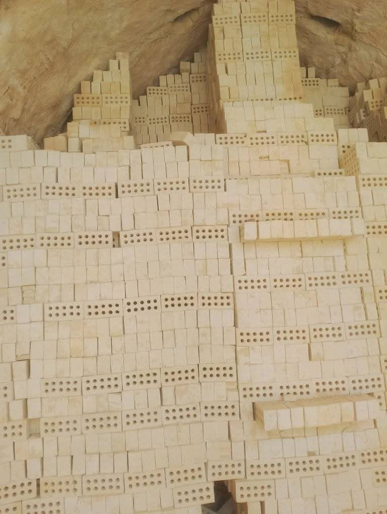 السلام عليكم ورحمة الله وبركاته 
اللهم صلي على محمد وال محمد 
اخواني سعر الطابوك حاليا مناسب 
هم درجه اولى وهم مناسب اذكر، منطقتك ويجيك الرد بالسعر يوجد واتساب
***********.    اثير 
***********.   اسيا

،،،،،،،
