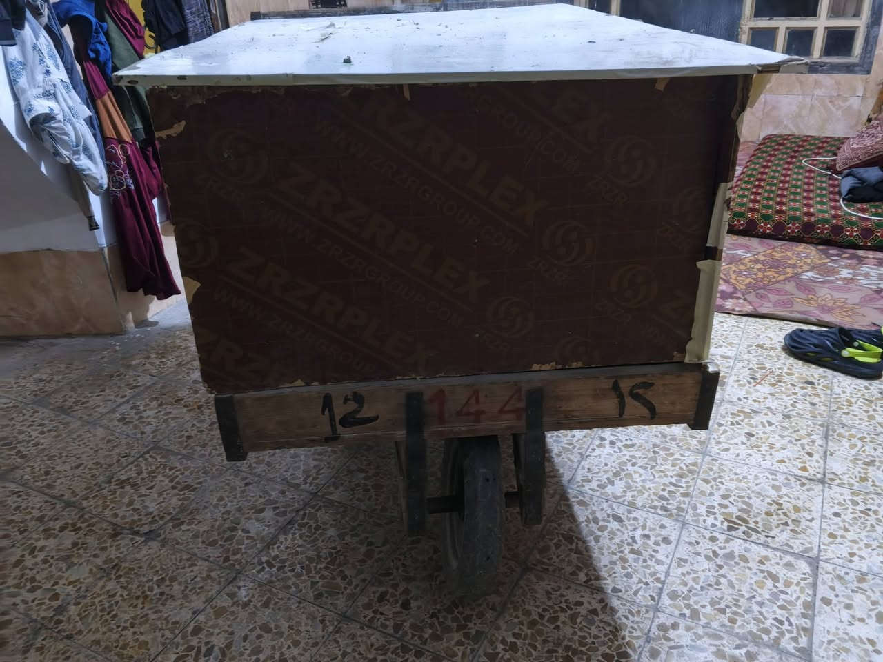 السلام عليكم هاي العربانه للبيع الله شاهد كلفتني 200 الف اريده ب 150 و بيه مجال بصيط مكاني نجف رقمي بي واتساب ***********
