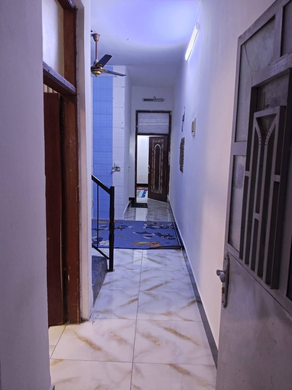 السلام عليك بيت للبيع مساحة 100متر طابقين الوجه 5والنزال 20متر نضيف خدمات كاملة مي مجاري تبليط مقرنص السكلات شارع 11الف قريب على مدرسة رام الله للاستفسار الرقم *********** البيع نقد فقط مبادرة وقصد ميرهم
