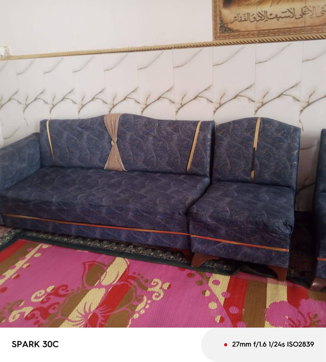 السلام عليكم
هذني تخامه 2 جديدات سعر الواحد 75 
والبوفيه جديده ونظيفه كلشي مابيه سعره 250 وبيه مجال 
والكاونتر نظيف وحلو بس يحتاجه شد سعر 55 بي مجال 
التواصل واتساب على الرقم 
***********
