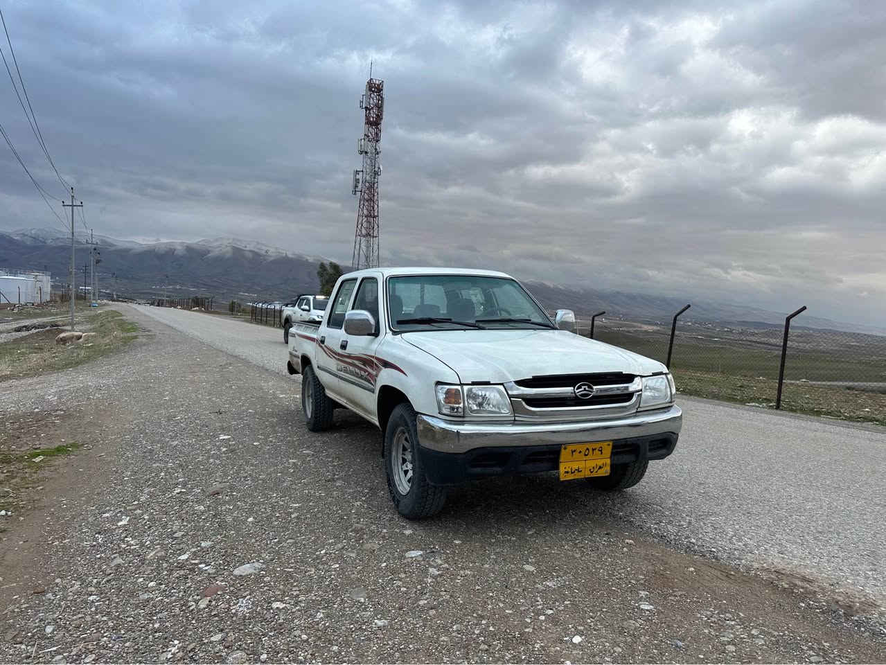 شوين سليماني 
***********
بيكاب دير
گيرو مه كينه ئه كسل به شه رتي ١٠ فيته ر ته قه و ره قه گه رمي ته بريد به شه رت جوار تايه لو كي له ژيردايه كاره باي كامل مه زبوته بوياخي نيه سه نه وي به سه ر جوه به شه رتي ته حويل خرامه براوه سه ياركي زور بي مسروفو توندو توله ٤٩ كه لا مه عا مه ليكي برايانه السليمانية, العراق
