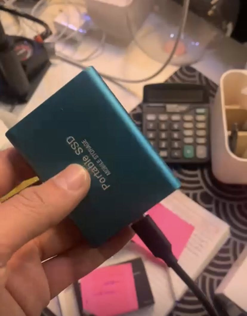 فحم (ما مجربهم )
خلي سعرك 
الساتا مكتوب عليها ٤ تيرا 
متوفر توصيل


**إذا كنت صاحب هذا الإعلان وتريد حذفه لأي سبب، رجاءا أرسل رسالة إلى الدعم الفني**