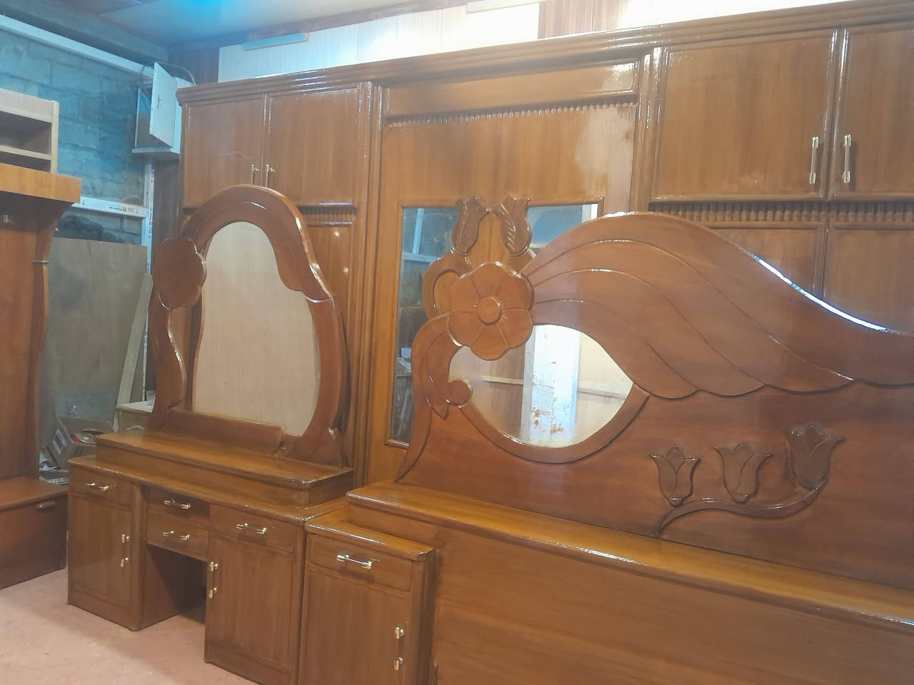 غرفه ام سته قاطين نجاره السعر قفله 500 الف الحله ابو غرق حي حسين وتساب او تصال ***********مصطفى النجار
