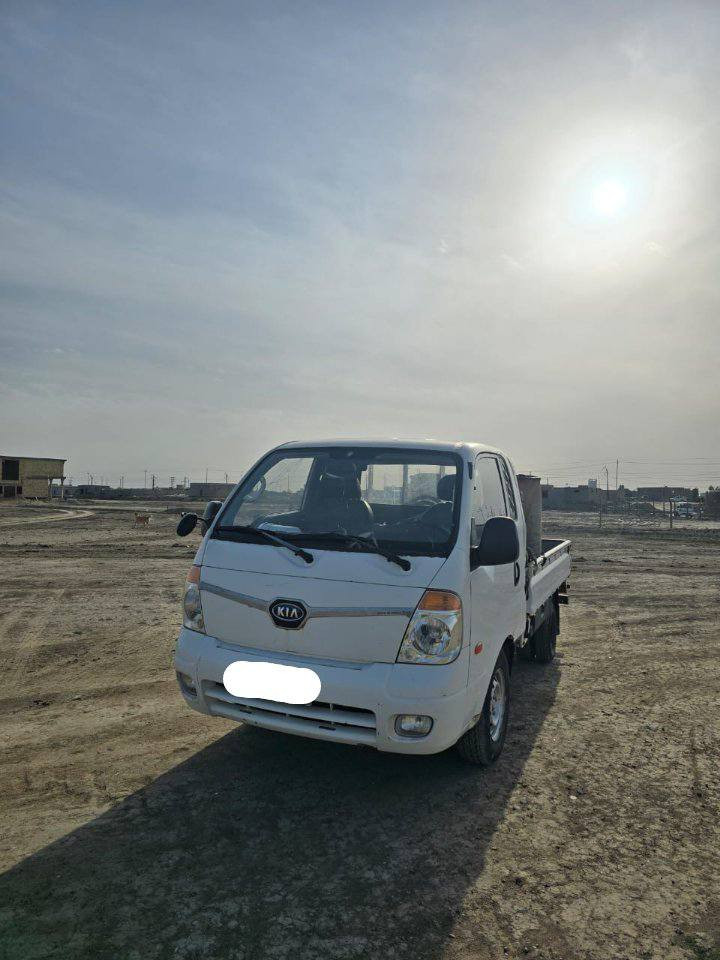 سلام عليكم
للبيع كيا بنگو موديل 2010 
محرك 3000 (سبلاين)
تخم تاير للاستفسار أكثر أتصل على الرقم 
***********
***********
