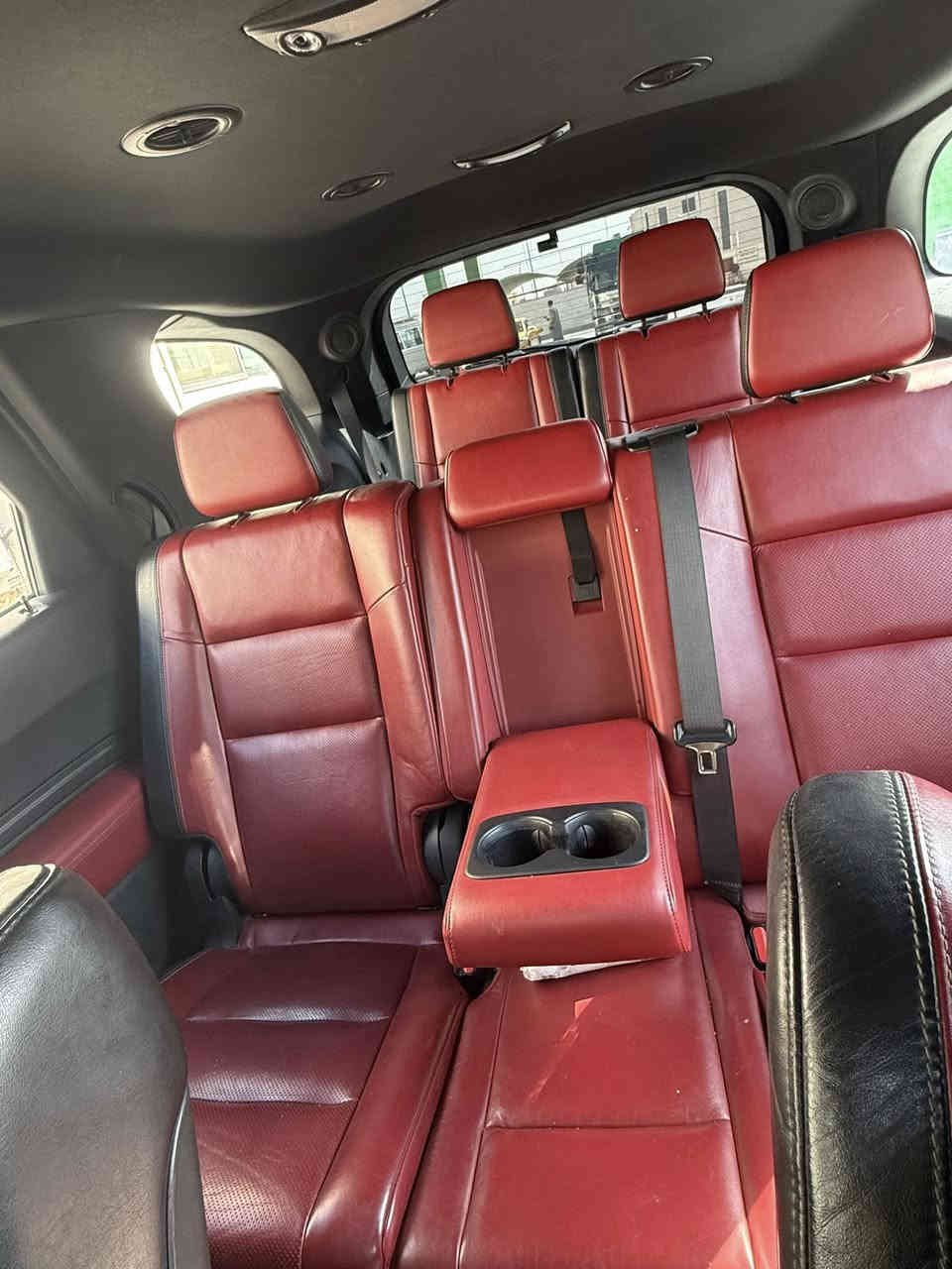 دورنكو RT موديل   2021
فول عدى الفتحه RT معروف مواصفاته  
السيارة مكفوله كلين بدون صبغ و تبديل 

‏سيارة رقم دهوك 
              
المسافة المقطوعة:      80   ألف   Miles 
حجم محرك : V8 5.7  مواصفات: RT 

‏بصمة تشغيل
كشن تدفية + تبريد
بصمة ابواب 
كشنات جلد كهربائي 
كشنات خزن وضعيات 
كشنات خلفية تدفئة 
تدفئة ستيرن 
ستيرن كهربائي 
شفتات ستيرن 
رادار خلفي  توقف ذاتي
وضعيات قيادة سبورت نورمال ايكو 
مقاعد صف ثالث 
دفع رباعي 4*4
صندوك كهربائي
تشغيل عن بعد 
تبريد 3 قطع 
نظام خرائط 
فتحات بنيد 
شاشة كبيرة 
شاحن وايرليس
حساسات امامية خلفية 
لايت زينون LED
ملاحظه : السيارة مكفوله كلين بدون قطرة صبغ ولا تبديل 
طخه صغيره بالباب الخلفي ما مبين وصورتها موجوده بالصور

السعر :-330$ بيها مجال
مال بيع مستعجل

بس الشراي يتصل والي يعرف بالدورنكو والكلين

وصوره الكار فاكس مالتها هم موجوده 

السياره بالكوت واسط مركز المدينه
للأستفسار :  ***********
