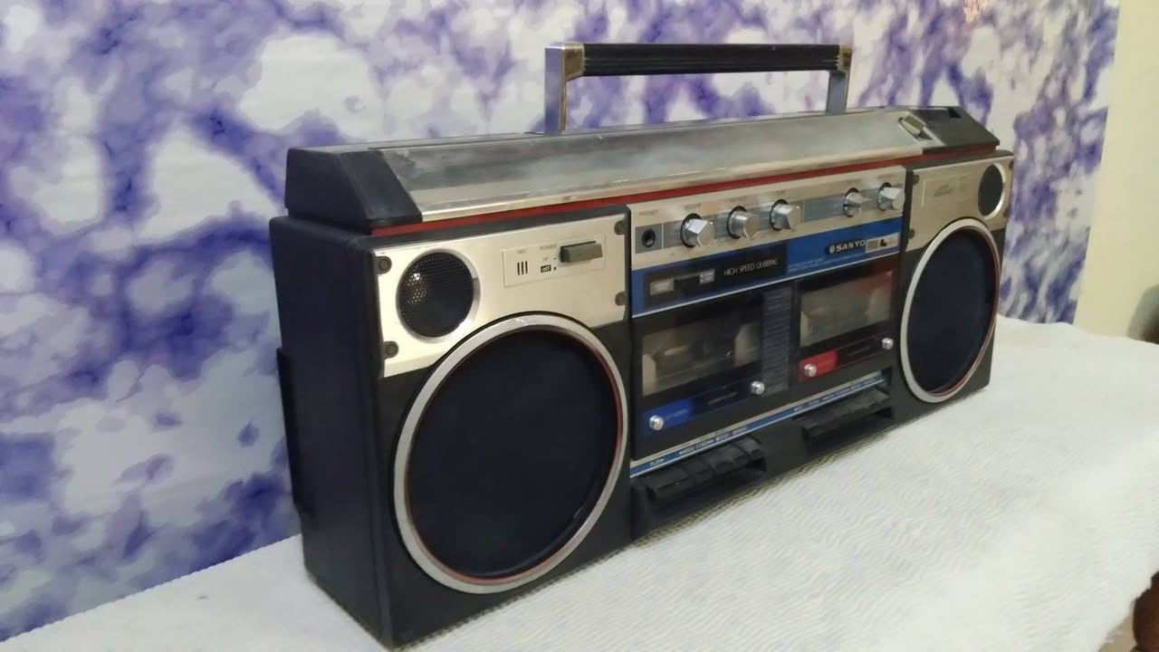 جهاز ماركة سانيو
صناعة يابانية اصلي 
راديو 4 موجات بي FM
مسجل شغال 
مدخل اواكس AUX 
 *********** واتس اب 
التوصيل داخل العراق فقط
