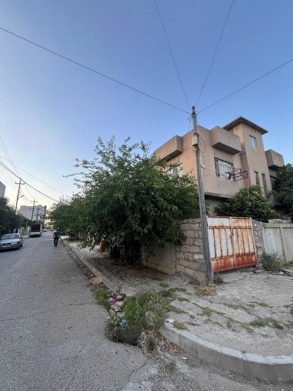 اعلان  41 

دار للبيع  حي المهندسين قرب متوسطة الحدباء للبنات او المنتزة 

183م ( 15.25م ✖️ 12م ) ركن  الدار حساب ارض 

💲السعر على تلغرام 
https://t.me/walidhamo
🏢 مكتب النجمة للعقار
📍 الموقع: بعويزة – قرب محطة السادة
📲 ***********
📲 ***********
