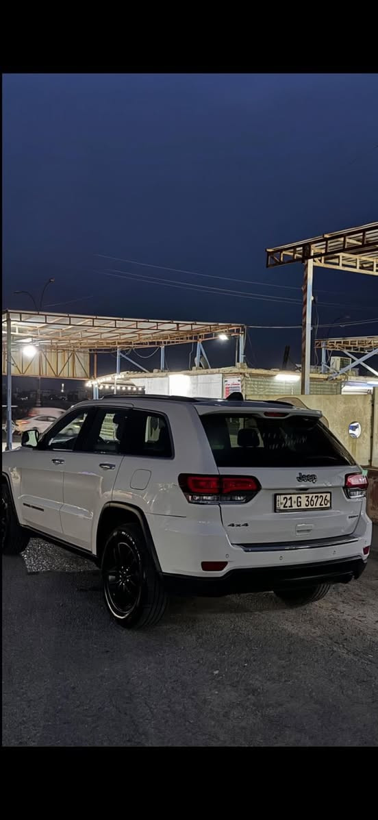جيب jeep
2021 لمتدد امريكي
مواصفات فول 
 بانوراما
كشنات خزن تدفئه وتبريد
جاملغ سايق مبدل بلادي
سياره حادثها دعاميه ولازمه شاصي ايرباك سستم
السعر 225$
***********
