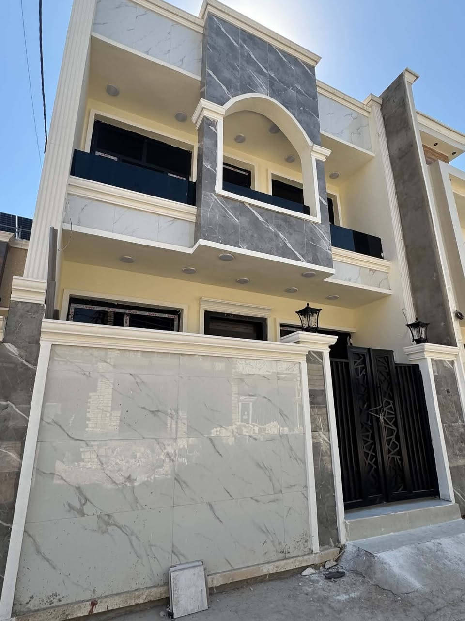 السلام عليكم
🏠#دار_للبيع   100متر واجهيه 6،25متر نزال 16متر
  طابقين   بناء حديث وتصميم متكامل ✨️

يحتوي البيت. ع[3غرف نوم -استقبال -صحيات عدد 2- صالة- ومطبخ] البيت شغل درجة اولى 

مع الخدمات[ماي-كهرباء-تبليط]✨️

🔴ملاحضه البيت جاهز للسكن 🔑

⬅️نوع العقار  طابو زراعي سند 25 اقرار محكمه 

⬅️العنوان #بغداد_الدوره_البوعيثه   
       مجمع السلطان الرابع 

🔴للاستفسار  خاص او الاتصال ع  الرقم 

☎️***********
