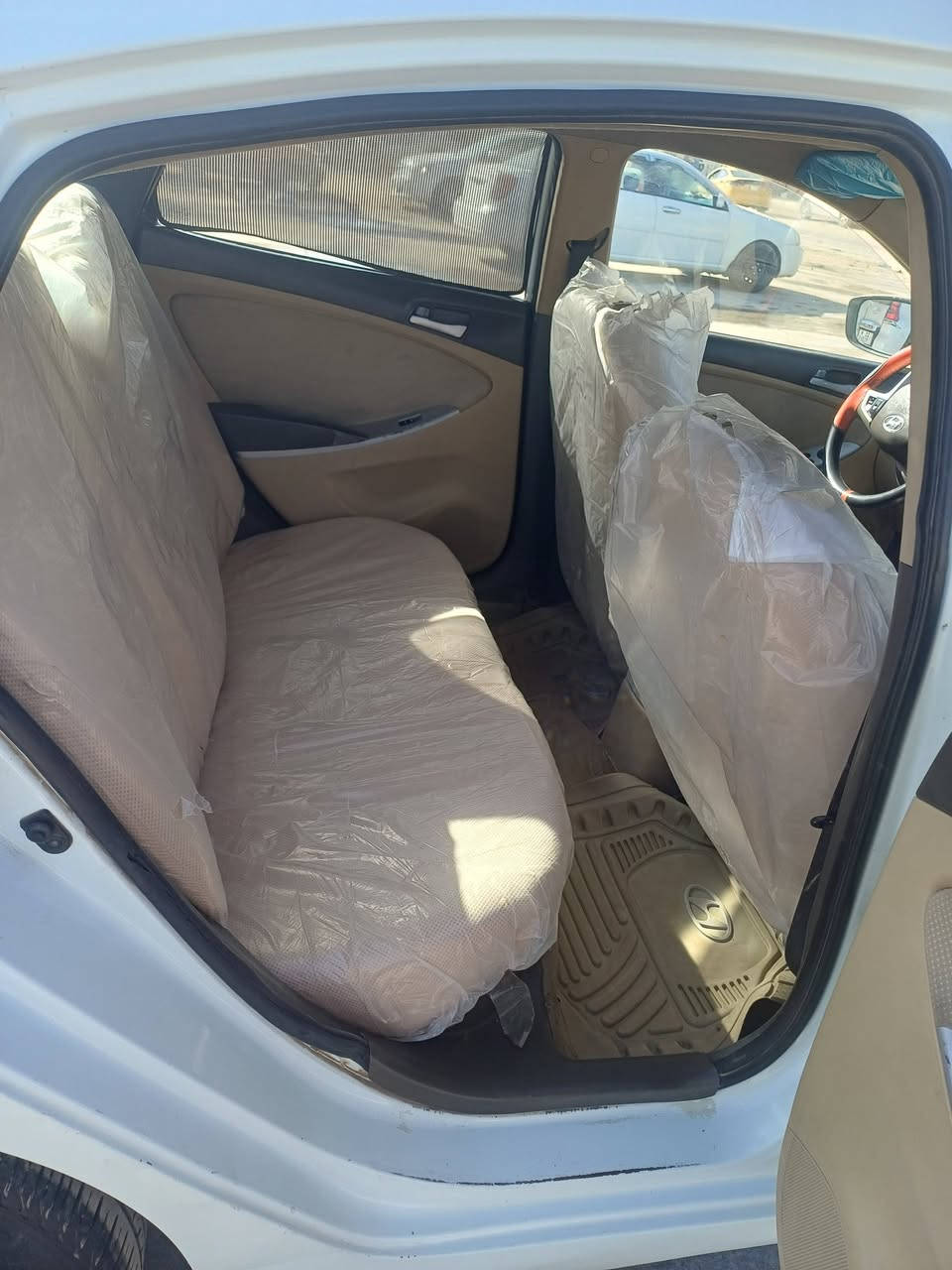 السلام عليكم
اكسنت خليجي موديل ٢٠١٣ رقم ذي قار دولي سنويه وهزه جديده 
___________
مكينه ١٦٠٠ دوش قطرتين المرغوب 
(كير مكينه شرط كفاله ) تبريد ثلج تدفئه 
رشات صبغ بسيطه  
_________ السعر ٧٩ 
العنوان الديوانيه مركز ***********
