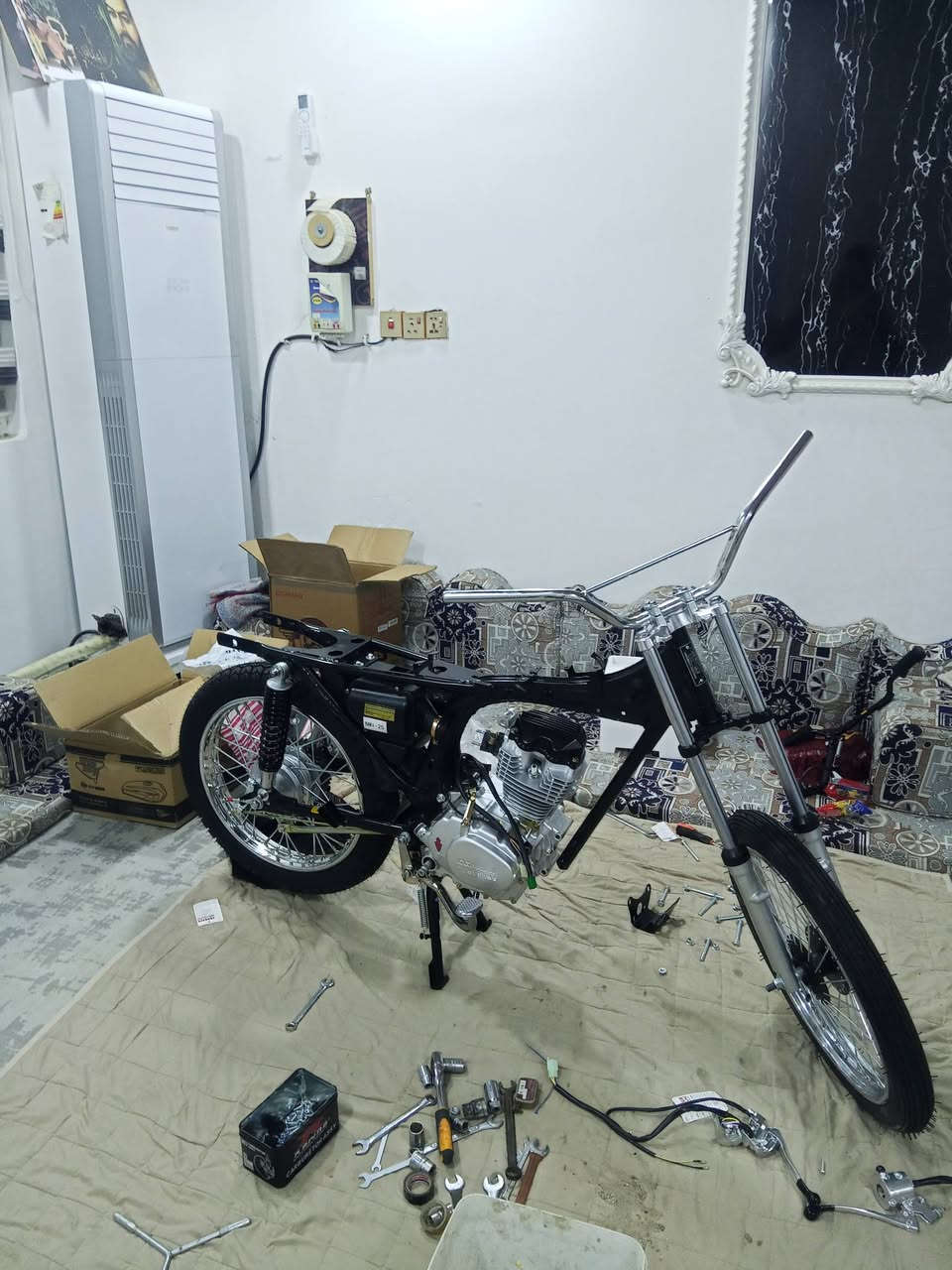 سلام عليكم دراجة لبيع امس كملت تعمير كله 26اوراق سكنر 7 اوراق بعدهه مامسحوكه محرك سيجي أبو الحربه مكاني ناصريه سجن الصلاحي سعر 900وبيهه مجال الشراي يشلع عيوني اذا شوفهه غاليه عليك اعبر المنشور ***********لحد يراسل شنو تفاصيلهه هاي كل تفاصيل ول صور كدامك
