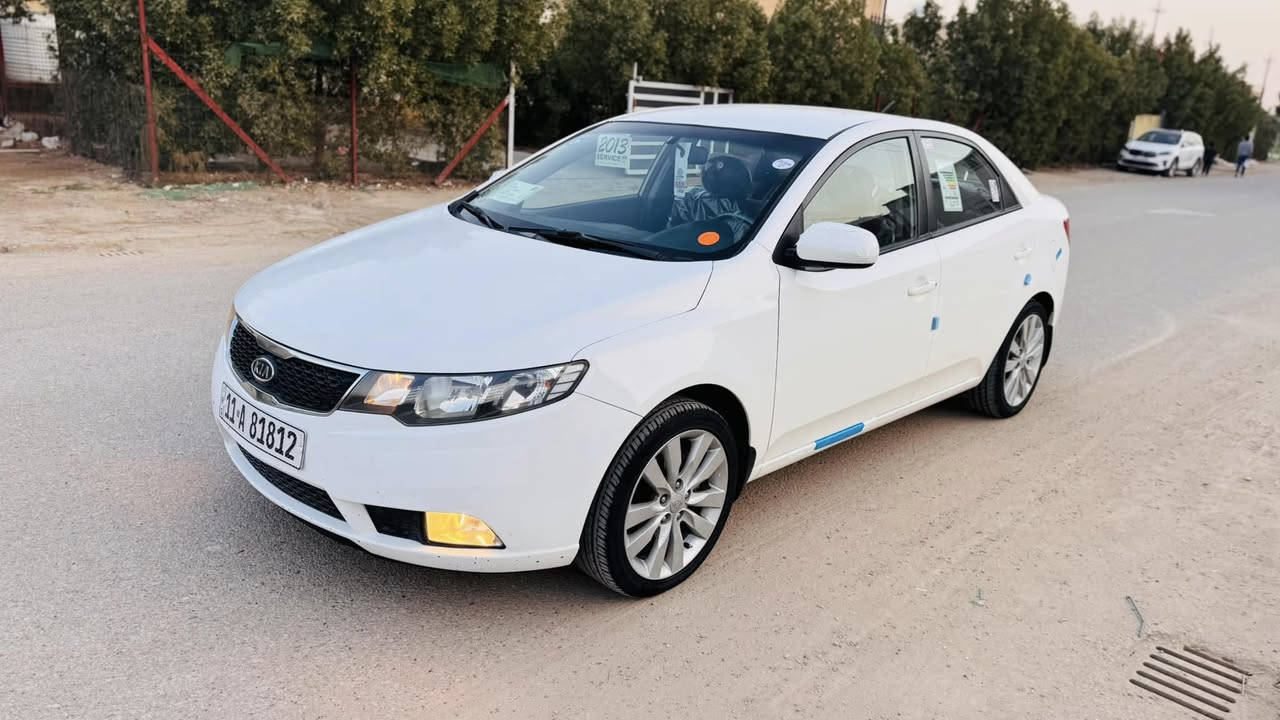 السلام عليكم حبايب 
رايدها ١٠٥ وبيها مجال للشراي 
مكان السياره بغداد طريق بسماية القريه النفطيه 
***********
سيراتو ٢٠١٣ خليجي 
رقم بغداد باسمي هزه وسنوية ورقم جديد
مكفولة من الصبغ والبارد والتبديل 
عده تحكيل فقط بالباب الخلفي والدوسة 
والباقي سونار 
ماشية ١٠٧ km 
شاشة كامرة 
تحكمات ستيرن
كير ٦ نمر 
حساسات خلفية 
ويل ١٧ 
مكينة ١٦٠٠
