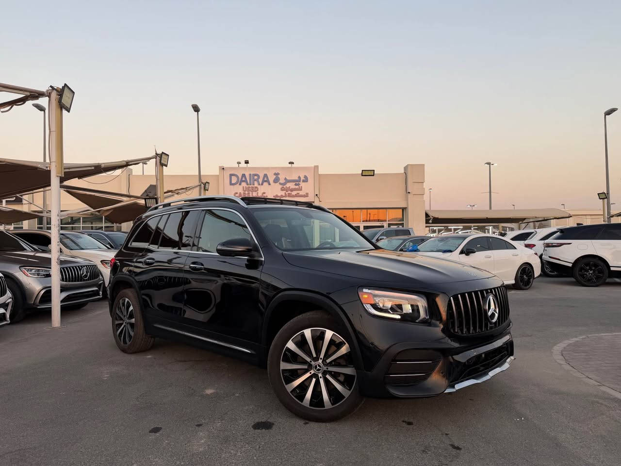 مرسيدس GLB250 موديل 2021 4MATIC
فل المواصفات – ممشى 30,000 كم فقط.
سيارة SUV فاخرة تجمع بين الأداء العملي والفخامة، مزودة بمحرك 2.0 تيربو ونظام دفع رباعي 4MATIC، مع داخلية راقية، شاشة MBUX، كاميرا 360، بانوراما، إضاءة داخلية محيطية، مقاعد جلد كهربائية مع الذاكرة، ونظام دخول وتشغيل ذكي. السيارة نظيفة وجاهزة للاستخدام.  
2021 Mercedes-Benz GLB250 4MATIC
Full Option – Only 30,000 KM.
A luxury SUV that offers comfort, performance, and practicality. Powered by a 2.0L Turbo engine with 4MATIC all-wheel drive, featuring the MBUX infotainment system, 360° camera, panoramic sunroof, ambient lighting, power memory leather seats, and keyless entry/start. Low mileage, well maintained, and ready for its next owner. الشارقة, الإمارات العربية المتحدة


**إذا كنت صاحب هذا الإعلان وتريد حذفه لأي سبب، رجاءا أرسل رسالة إلى الدعم الفني**