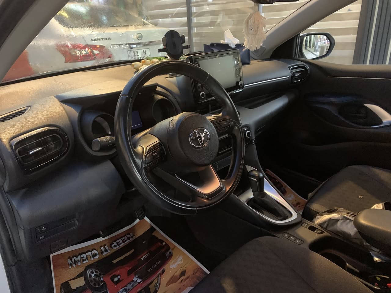 السلام عليكم تويوتا يارس هايبرد مديل ٢٠٢١ ماشيه ٢١ ألف كيلو جديده السياره   ب١٢٠ ورقه مكاني بغداد ***********
