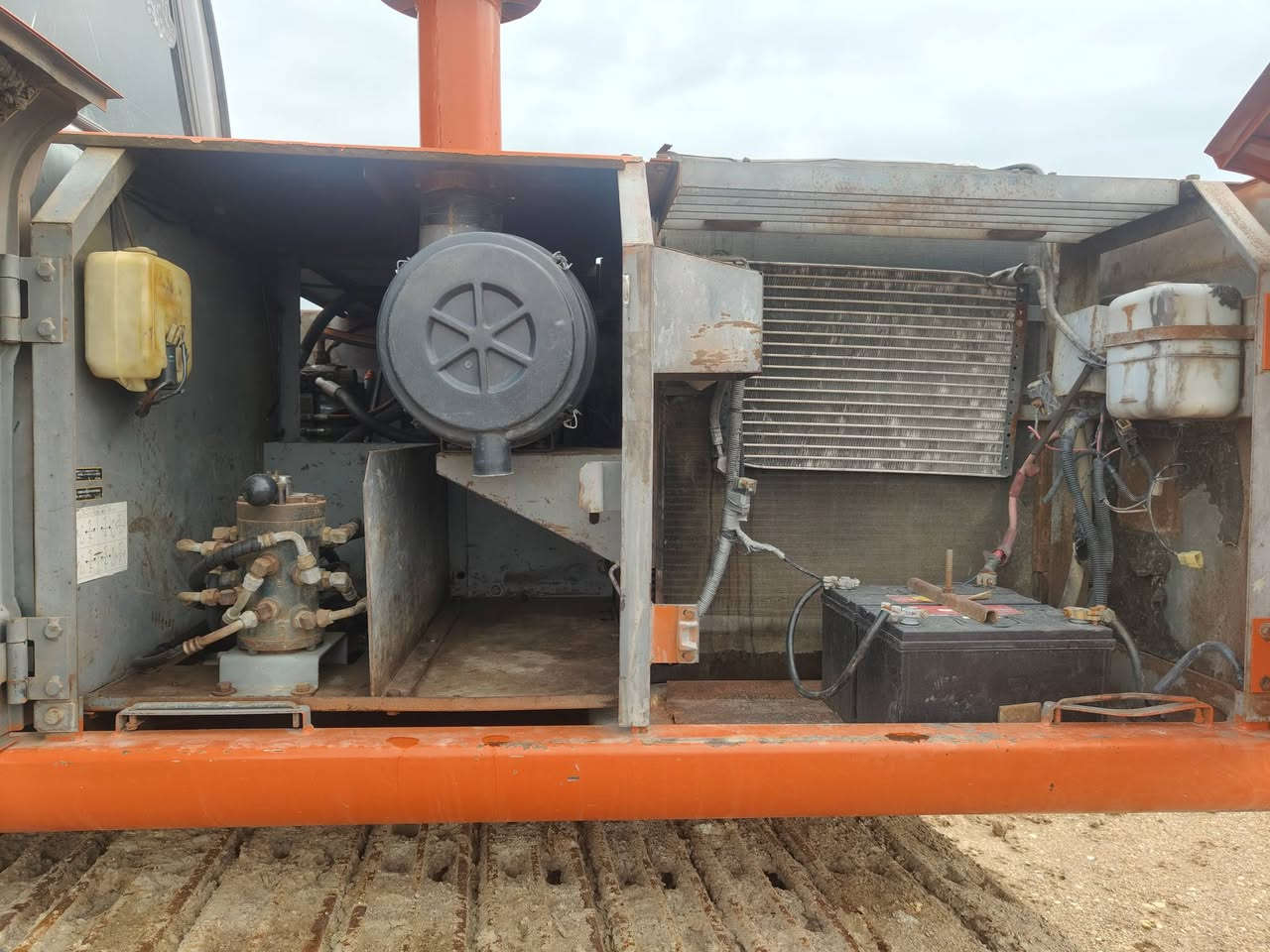 يالله 
سلام عليكم🙋‍♂️ 
حفاره فايف البيع موديل 2000 سنويه ال 30
تحويل ثانيوم✅ مكينه حلوه مرتبه مانقصه برغي🔩 تبريد ويا سويج ابيع عل جبه 12م✅ مصبوغه عام جماليه🧡 جهازه لشغل عنوان كوت الستفسار عل... ‏‪ 0771 112 9637‬‏📞📞
