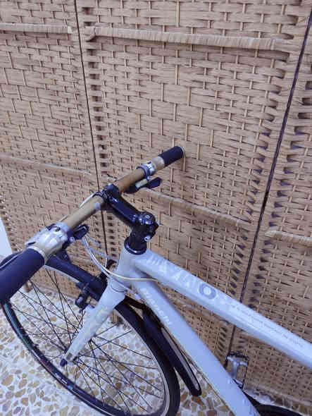 السلام عليكم 

دراجه ماركة #Bianchi بيانكا العالميه ماركه عالميه غنيه عن التعريف صنع ايطالي اصلي🇮🇹 البيانكا معروف فخر الصناعه الايطاليه🇮🇹 

 حجم 28 (C700)  ....فوول ألمنيوم خفيف جدا وسلس

لون مميز جدآ لون سمنتي سموك مطعم بأبيض  لامع ميتاليك

سستم شيمانو كامل سيت آلتوس #SHIMANO_ALTUS 

بدالات السرعه 8X3 سحب دفع #شاشه حديث سرعة جدا عالية 

بريكات سستم تيكترو Tektro سلس جدا حتى الفحمات مختومة

ستيرن رياضي نفخ مختوم بيانكا ...قبضات ربل طبي اصلي 

وياله زووم طبقتين ماركة مصممه لتحمل الاوزان الثقيله الطسات

 تايرات كتان اصليه ماركة ميشلين #VITTORIA_ZAFFIRO

سرج طبي اصلي مختوم بيانكا ...كمبليونات وياله وسرج سلايت

🔴الدراجه قطعه مال حاويه غير مستخدمه داخل العراق 
    ختم واحد ليبل واحد حتى السرج مختوم بيانكا 
     ما بيها اي نقص كامله وجاهزه 

المكان موصل الجانب الايسر ....السعر 225  الف (ثابت _ نهايتة) 

يوجد توصيل بغداد 

رقمي ***********
