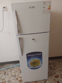 ثلاجه جديده • غير مستعمله • محتاجه غاز
