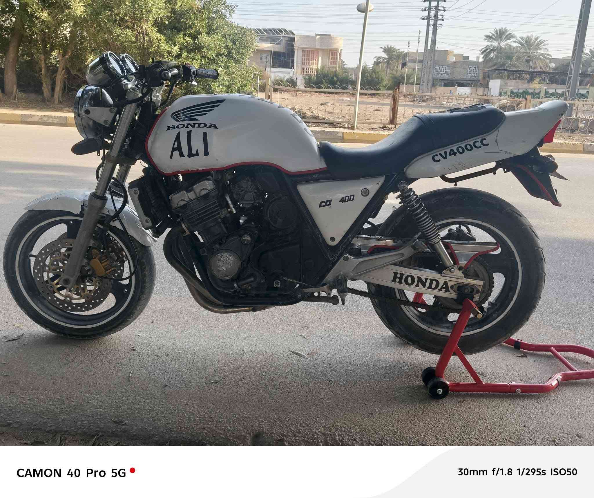 السلام عليكم  سيبي فور 400 جيل الاول كابرته  دراجه مكينه مكفوله كهربايت ثنينهن شغلات دراجه نضيفه شوفت عينك  كل نقص مابيه  اول ثاني ثالث بطناس تاكل الكاع اكل نكره سلف مكينه خرسه تنضيف كبريته جديد دراجه عليه ادامه  مكاني النجف الاشرف شارع المطار  رقمي *********** اتصلو بيه لحد يرسلني خاص  لان ما توصل الرساله والله  واسف على الاطاله  الي تلوكله خادمه
