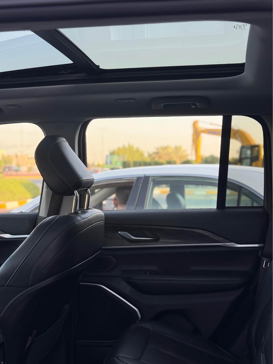 للبيع جيب موديل 2023
كهرباء + هايبرد بنزين
أربع سلندر – اقتصادي وقوي 
العداد: 39 ميل فقط
السيارة نظيفة جداً استعمال شخصي

🔹 صبغ: قطعة وحدة فقط
🔹 بدون إيرباك (الحمد لله)
🔹 فحص كامل وما تحتاج شي
🔹 كلشي شغال 100%

📍 الموقع: بغداد 
💰 السعر: 322$  (قابل للتفاوض الجدي)

للاستفسار: *********** ☎️ بغداد, العراق
