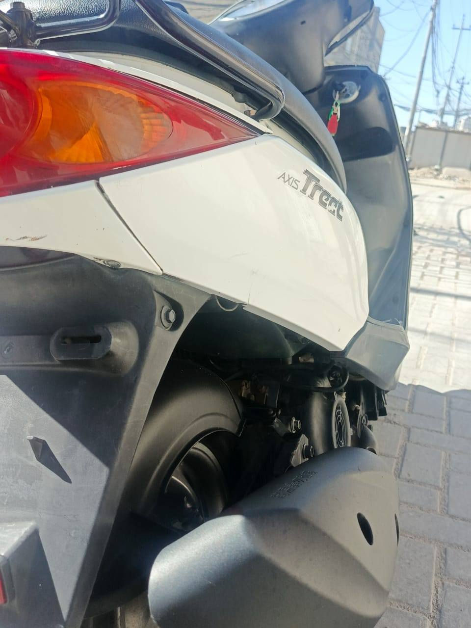 السلام عليكم دراجه اكزز للبيع مكفوله من كلشي بس كلجاتها تعبانه وكلها شغالها كهرباياتها كله شغاله سعر 750  بيع مستعجل المو شراي لا يراسل وسعارهن معروفها *********** مكان شارع ابو طالب
