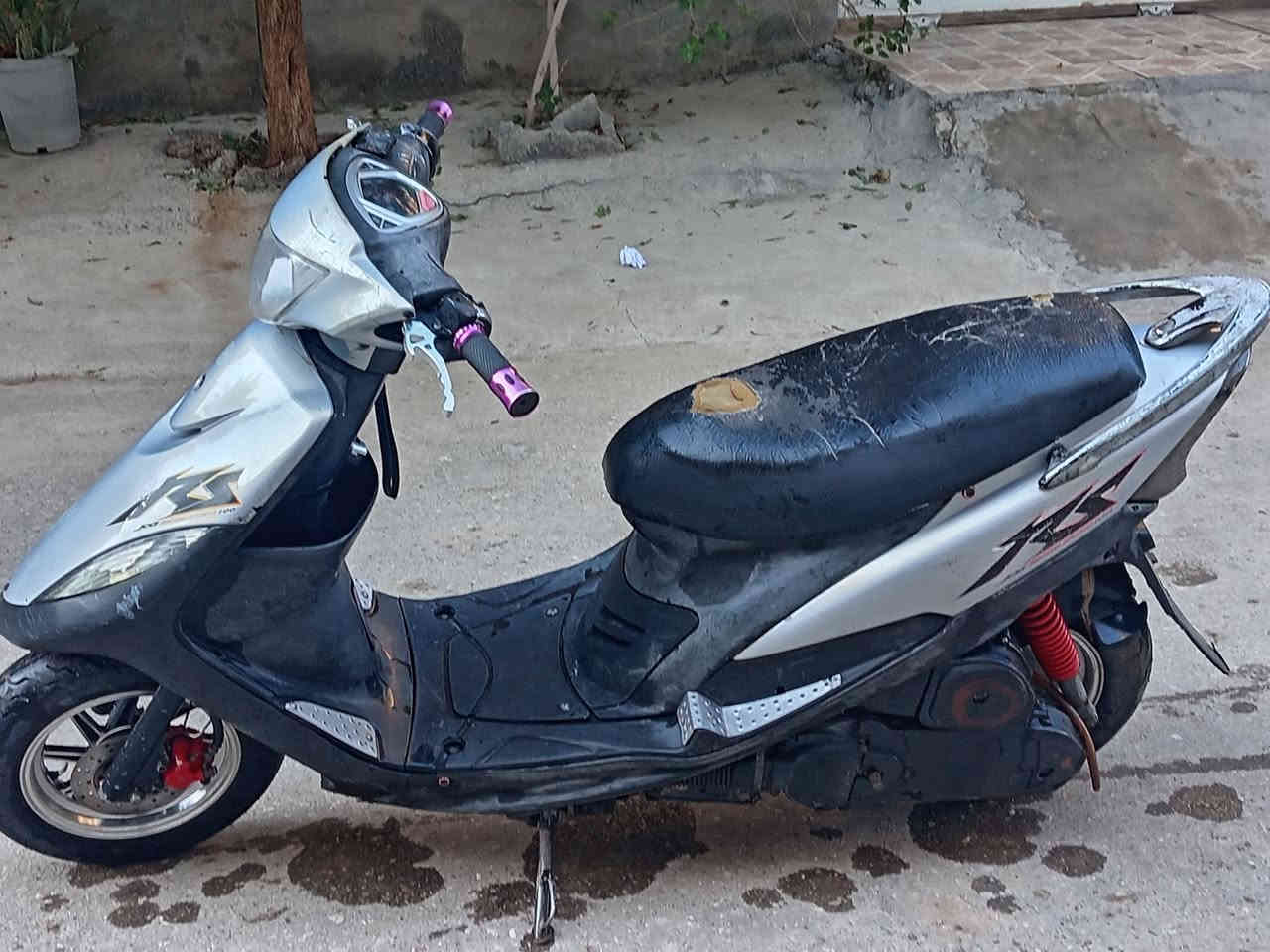 السلام عليكم دراجه ماكس عدله للبيع دراجه نكره سلف بوشه 49 مكينه خير من الله شلعه ومعدل طياره كفرات مختمه بلاد سعر475 وبيها مجال مكاني تحرير ***********
