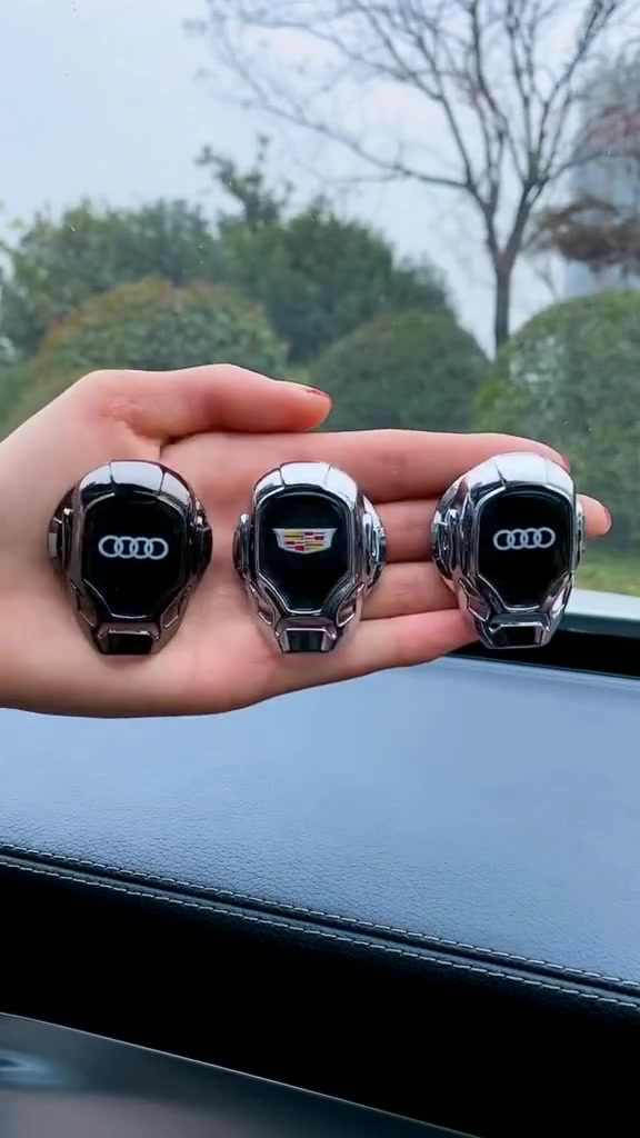 🚗✨ غطى بصمة سيارتك وحافظ عليها من الخدوش والغبار!

بـ تصميم معدني فاخر على شكل خوذة يخلي داخلية سيارتك أرتب وأشيك 🔥

🔒 لاصق قوي، تركيب سهل بدون تعب.

⚡ شكل سبور وعصري يميز سيارتك عن غيرها.

خلي لمستك الخاصة ببصمة سيارتك 😉


**إذا كنت صاحب هذا الإعلان وتريد حذفه لأي سبب، رجاءا أرسل رسالة إلى الدعم الفني**