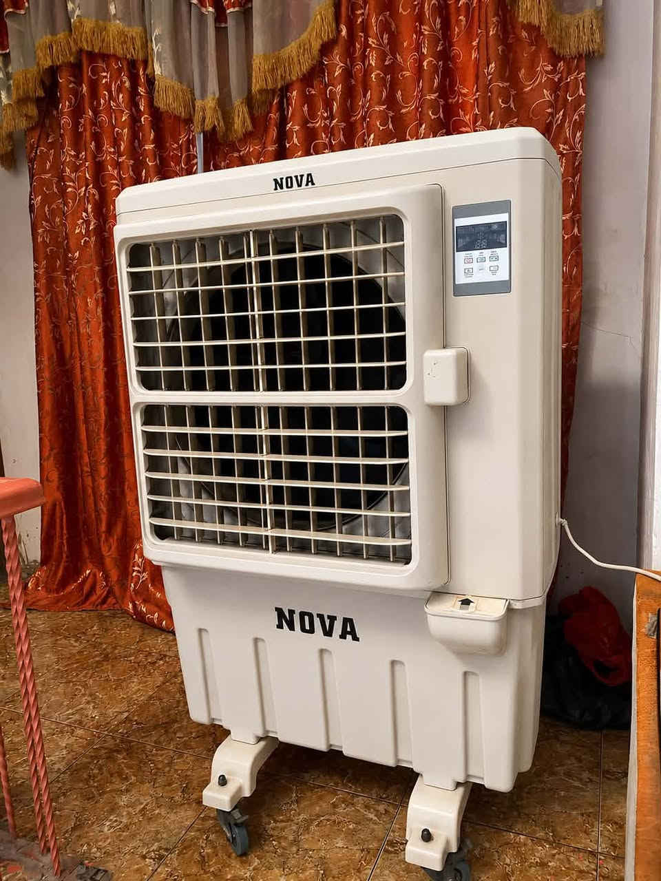 السلام عليكم مبردة شركة NOVAالاصلية نظيفة وما قاصرة للبيع  سعرها 200 مكاني بغداد الحرية ***********واتساب
