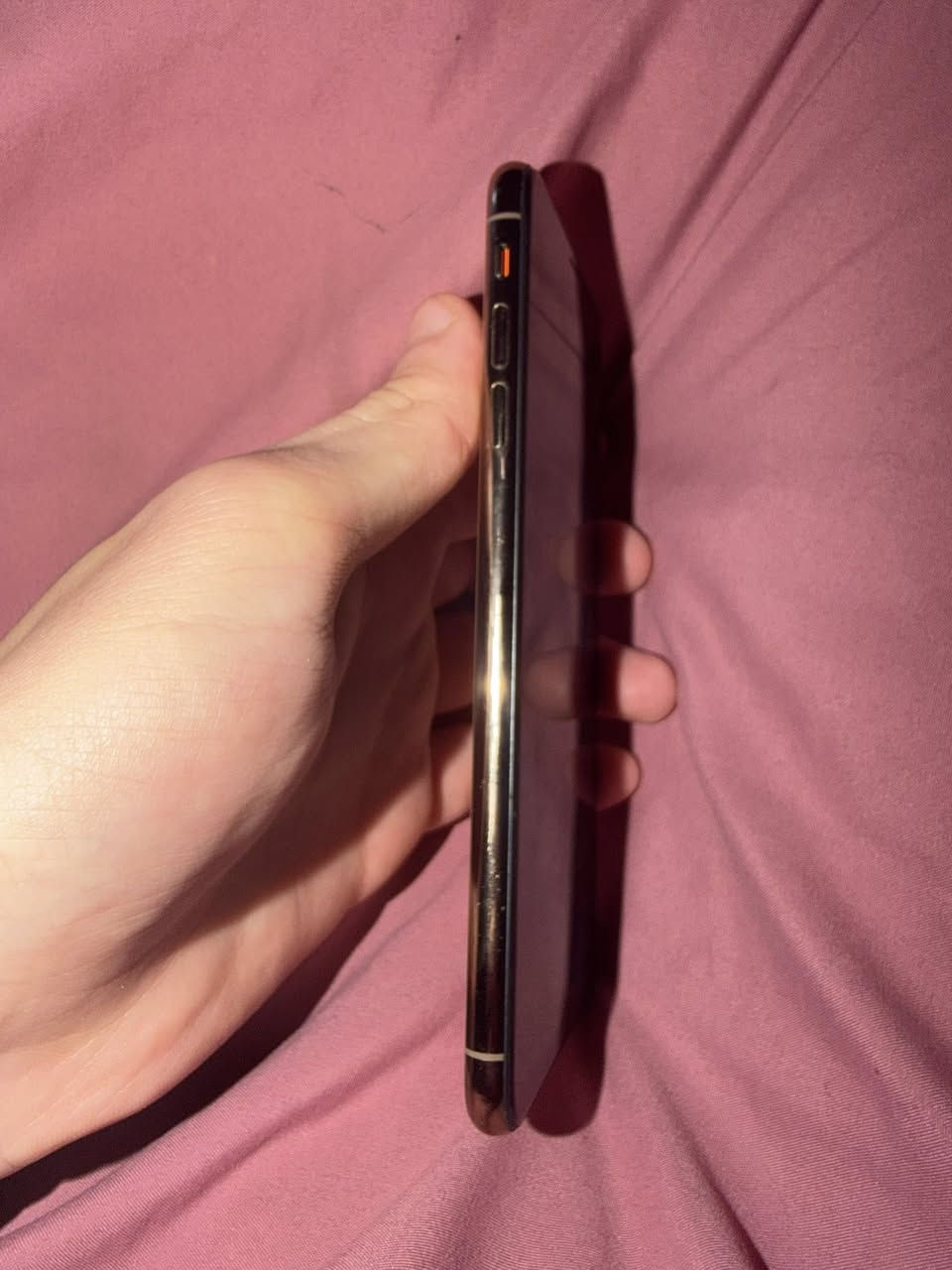 ايفون اكس ماكس ذاكره 256 بطاريه76  بلادي كلشي شغال بي ما بي خلل غير بس بسبب تنضيف صار بي تنفيس هوه من جوه اضمن الك جهاز ما بي شي ولا مبدل بي شي سعره 250 الف مكاني بغداد يرموك ***********
