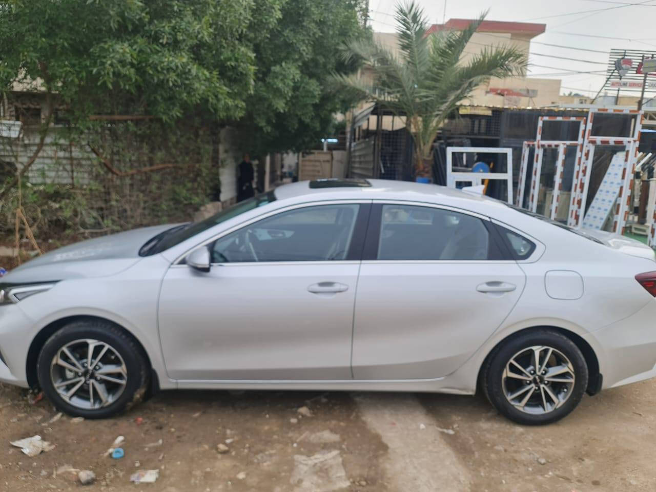 السلام عليكم سيراتو 23رقم أربيل سنويه بأسمي سياره ماشيه 36السيارة جديدة گير ومحرك بلادي لوك سيارة فول ماعدا البصمه
ملاحظه سيارة كوري وليس تجميع صين ***********
