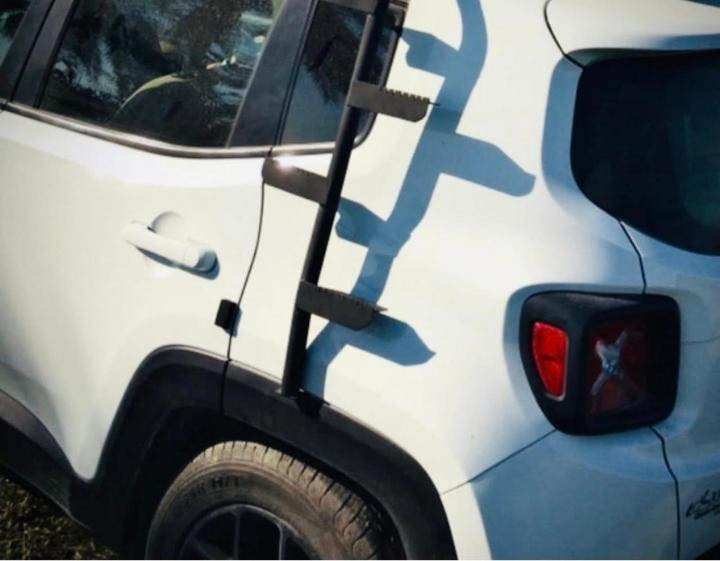 للبيع جيب 2018 فول مواصفات ماعدا الفتحة  ***********📞
