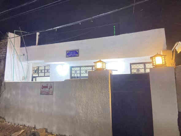 سلام عليكم بيت للبيع مساحه 90 م
موقعه عل مشروع قرب مدرسه البذره الصالحه
بناء طابوك سطح مسلح شتايكر مصار هواي منسويته
يحتوي على غرفه نوم + استقبال + خدمات 
مدخلين البيت مدخل عل استقبال ومدخل عل مطبخ
هـ ***********
