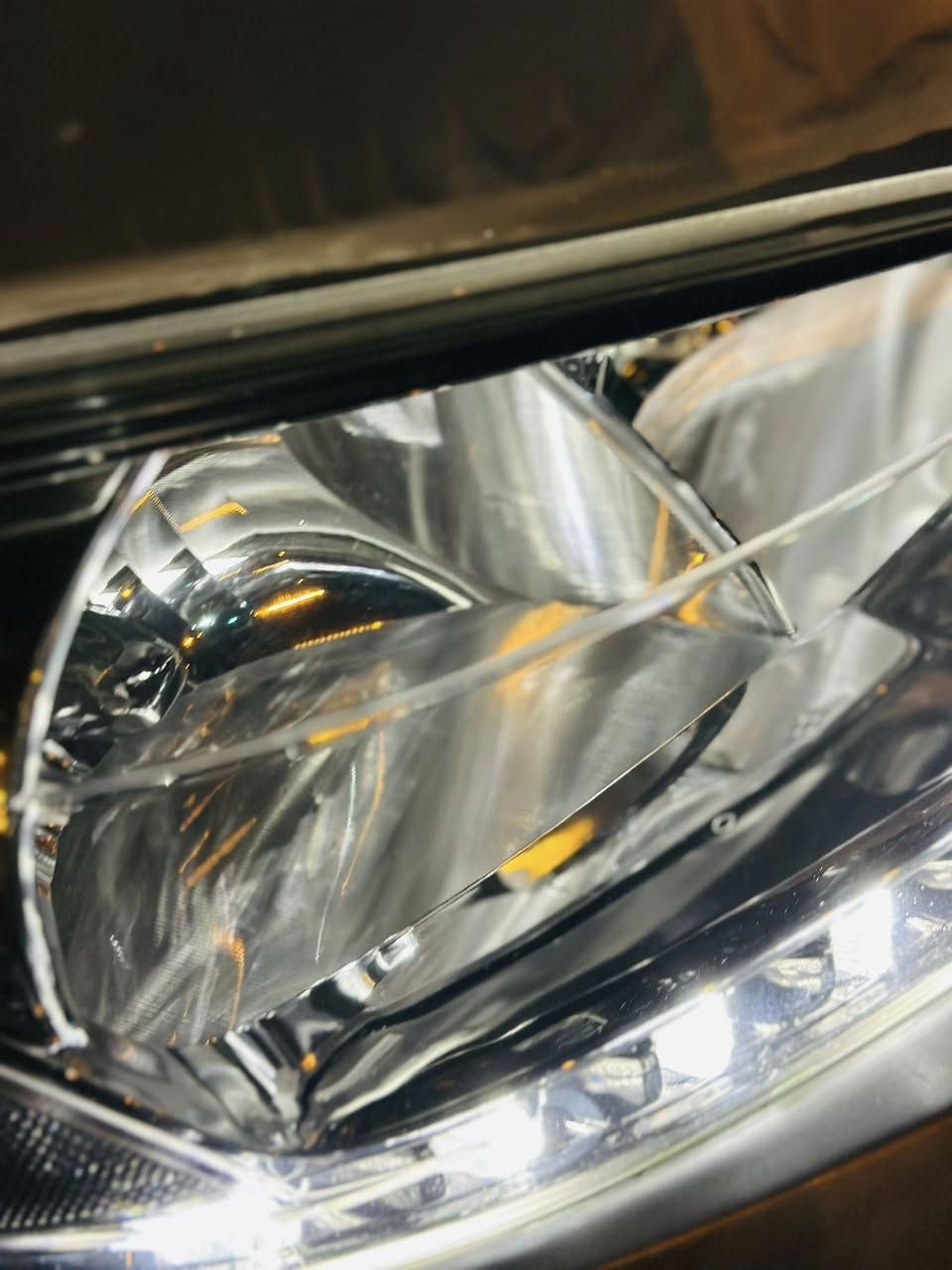 نیسان سێنترا مۆدێل 2015 خلیجی لۆک لۆک
تەنها یەک پارچەی بۆیاخە بێ ناوگرتن
سەنەوی تا 2030  بەناو خۆمەوەیە
یەک دینار مەسرەفی تیا نییە
گێرو مەکینەی بەشەرت نەکراوەتەوە
سەیارەکە نمونەیە لەجوانی لەرەسمەکان جوانترە
نرخ 102 $ وەرەقەو مەجال 
***********
