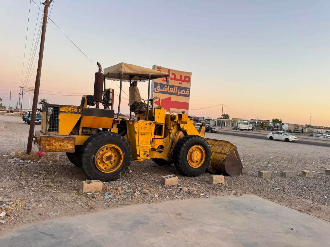 ال سلام عليكم
شفل فريش حجم 1300 
كير و محرك شرط
بلا رقم كتاب 
سعر 110 وبيها مجال 
عنوان صلاح الدين العباسية 
رقم ***********
