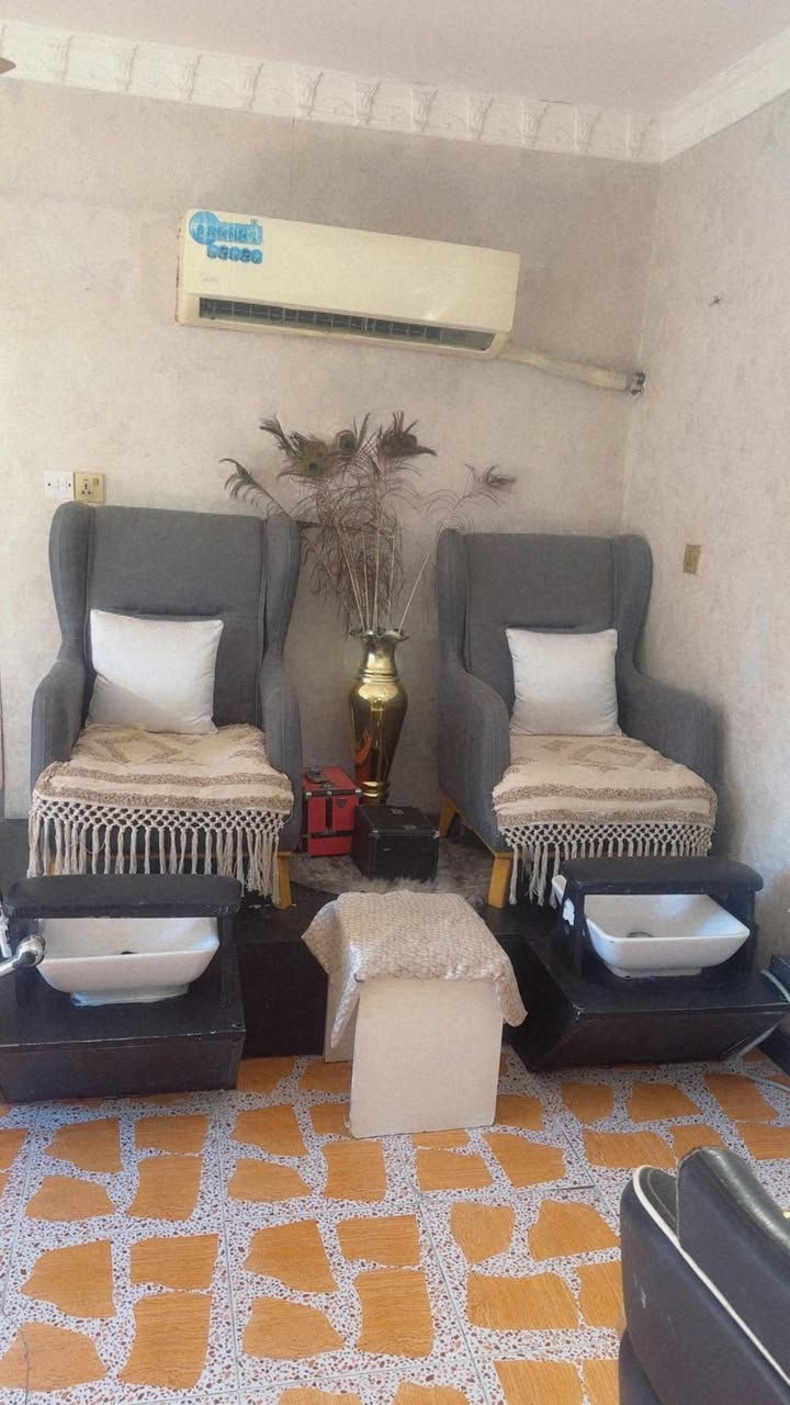 سلام عليكم غراض صالون للبيع واتسب ***********
