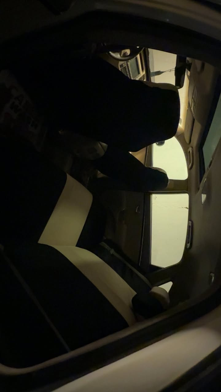 السلام عليكم من رخصة الادمن
ازيرا 2009 خليجي فووول مواصفات اللون ابيض صدفي بيها قطعتين بدون دواخل شرط جاملغ خلفي وباب الخلفي الورا السايق
السياره جديده مال جناي محرك وكير كفاله تخم تاير جديد
داخل عسلي فتحه كشنات كهرباء سايق وسدر وكشنات جلد وبرده بلاديه كهربائيه تنزل من تبدل بك قطعتين تبريد اشاير بالمري ومري كهرباء 
محرك 3300 مكفول 
ملاحضة:الرقم غير مشمول مع السعر المشتري يستلم ارقام جديده 
السعر ١٠٨ وبيها مجال 
مكان الانبار الرمادي 
للاستفسار ***********
