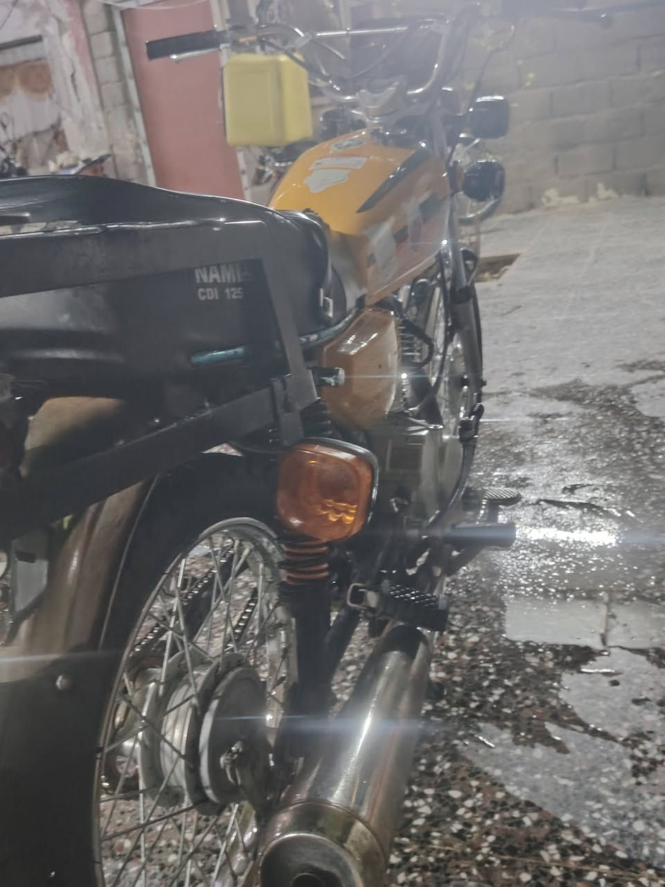 دراجه نامه للبيع تعمير جديد عوزها نقوصات كهربائيات بس مكينه جديد سيجي نامه تايرات ويلات جدد دبلات خلفيه تحوير مال بوكسر عوزها شغل كهربائيات قليل وعوزها كزوز توه معمرها ما صاراي هواي رايدها ب 600 نهايتها يشهد الله عندي ظرف ورايد ابيعها لو ما محتاجه ما ابيعها بهيج سعر عنوان البصره الموفقيه ***********
