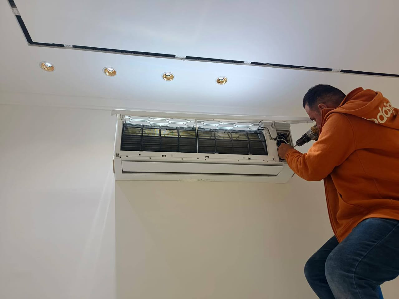 ❄️ ورشة كاظم الفرطوسي للخدمات الفنية & مجمع الحاج فاضل علوان ❄️
​هل تبحث عن الراحة والانتعاش في صيف العراق اللاهب؟ نحن هنا لخدمتكم بأعلى معايير الجودة وبأسهل طرق التسديد!
​🛠️ خدماتنا الفنية (ورشة كاظم الفرطوسي):
​نقدم لكم حلولاً متكاملة وشاملة لعالم التبريد:
​نصب وفك: تركيب واحترافي لجميع أنواع السبالت والمكيفات.
​صيانة وغسل موقعي: تنظيف عميق بأحدث المعدات في مكانك لضمان أعلى كفاءة تبريد.
​دعم فني متخصص: فريقنا جاهز لتلبية احتياجاتكم داخل وخارج محافظة ذي قار.
​🏢 تجهيزاتكم من (مجمع الحاج فاضل علوان):
​نوفر لكم أجود الأجهزة الكهربائية والمنزلية مع ضمان حقيقي وشامل يمنحكم راحة البال.
​💳 عروض الأقساط والضمان:
​لأننا نهتم بتسهيل الأمور عليكم، وفرنا لكم:
​نظام أقساط مريح: عبر منصة مصرف الرافدين ولمدة تصل إلى 10 أشهر.
​ضمان حقيقي: التزامنا بالضمان هو سر ثقة زبائننا بنا.
​📍 الموقع:
​سوق الشيوخ - تقاطع الصناعة - قرب الملعب.
(موقع مجمع الحاج فاضل علوان)
​📞 للحجز والاستفسار (نحن بخدمتكم دائماً):
​تواصلوا معنا عبر الأرقام التالية:
​***********
​***********
​***********
​💡 نصيحة فنية من ورشة الفرطوسي:
​للحفاظ على كفاءة السبلت وتقليل استهلاك الكهرباء في الصيف، ننصحك بتنظيف الفلاتر الداخلية دورياً وفحص مستوى الغاز قبل اشتداد الحرارة.
​ثقتكم هدفنا.. ورضاكم غايتنا
#تبريد #صيانة #سوق_الشيوخ #ذي_قار #أقساط #مصرف_الرافدين #أجهزة_كهربائية
