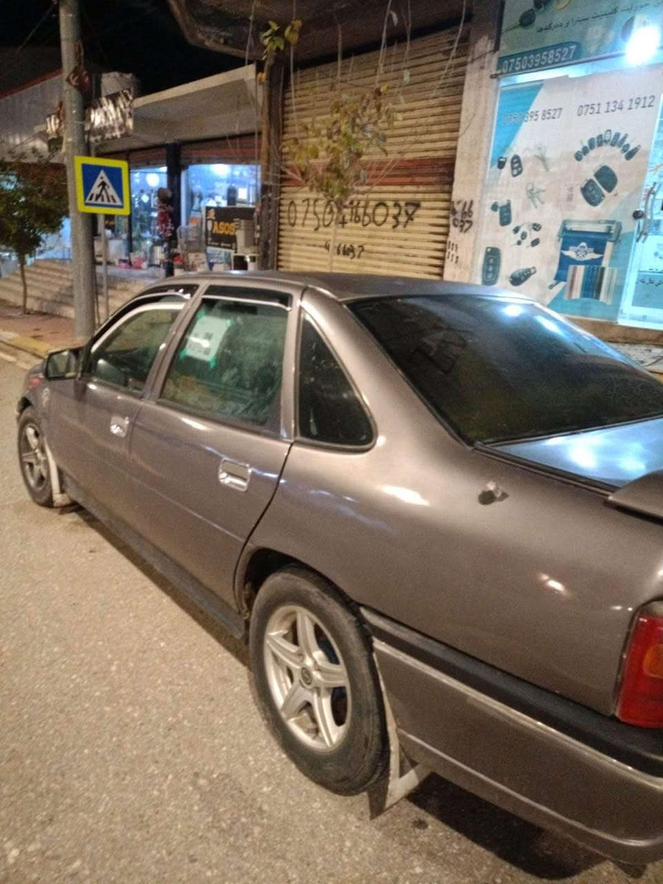 فيكترا موديل ١٩٩٠ سياره عام بخه رقم سنوي كه ڤنن گئرو مكينه شرط ١٠$ ورقه غرامه يئل سه ر دئ سعرئ هين خار سعرا وئ ٣٥ ورقه مجالكي بصيت رقم *********** دهوك, العراق
