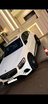 سيارة مارسدس للبيع.   موديل 2018 دخول 2019   ماشية 40 الف   نظيفه فول....