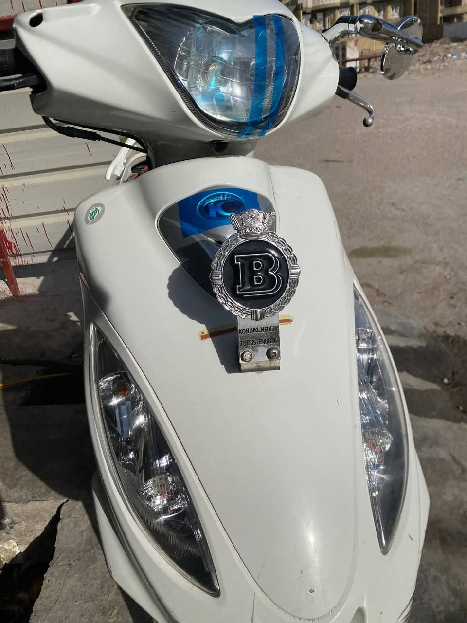 سلام عليكم دراجة كامكو بوليس موديل 16مكفوله وبخدمت شراي ولمو شراي لاا يتعبني  مكاني رفأعي. رقم  ***********
