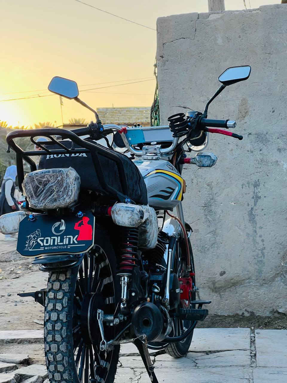 للبيع  دراجه سيفان موديل 24 شكل حديث دراجه نشطه خير من الله محرك ما مفتوح اوراق اصولي 7 مكان بابل جبله السعر 950 وبيها مجال للاستفسار ***********
