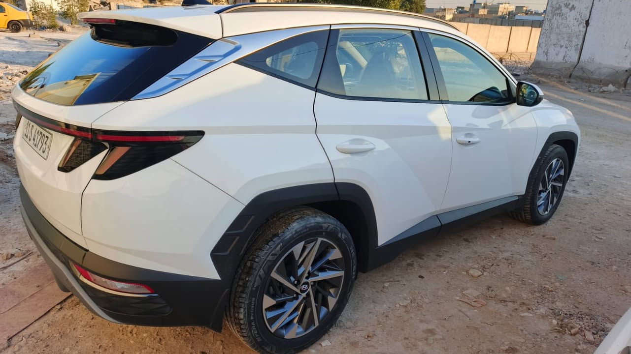 السلام عليكم
هونداي توسان 

موديل2023

وارد خليجي 

ماشية56 الف كيلو

رقم بغداد

مواصفات السيارة 

مقعدين كهرباء

شحن وايرليس

بردات خلفية 

هاندبريك دكمة

ويل كب 

بروجكتر

مرايا كهرباء

بيه تكحيل كارت بالجاملغ الخلفي اليسر على كد 4 اصابع

السعر 21 الف دولار قابل للتفاوض

عنوان السيارة 

بغداد بلديات 

للتواصل***********
