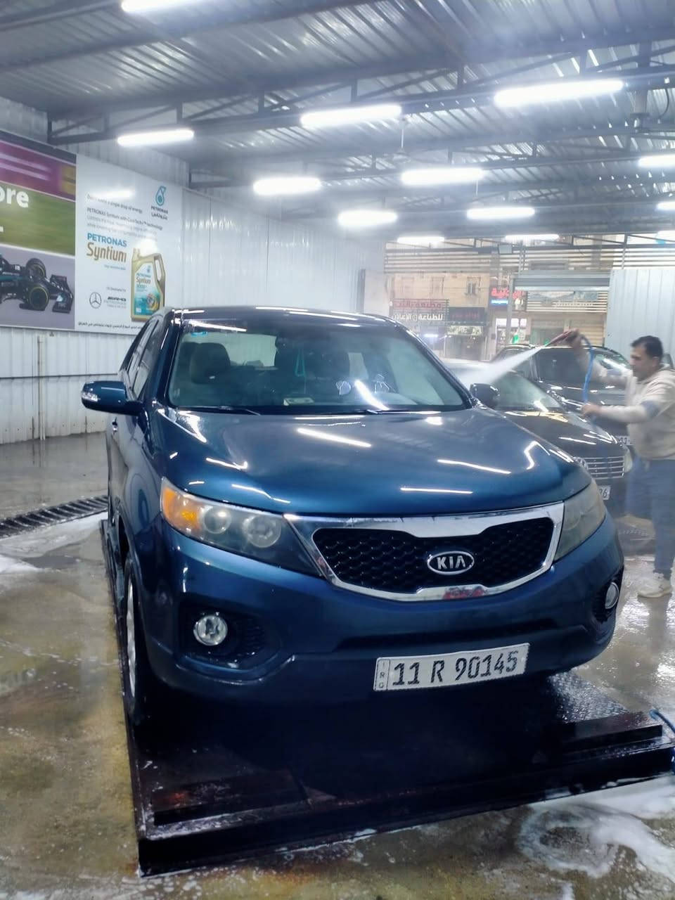 السلام عليكم سورنتو 2011 وارد امريكي محرك 2400 دوش 5راكب للبيع رقم بغداد باسمي هزه جديده سونار موجود بالمنشور سنويه لل2028السعر120وبيها مجال مكاني بغداد الدوره ابودشير للاستفسار الاتصال على الرقم ***********
او***********
