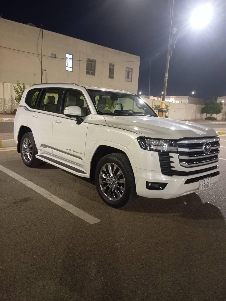 لاندكروز 2025SAS
GXR
مكفوووووله كفاله من زلخ ورصعه والبارد والصبغ 
تنفس طبيعي
حجم المكينه 4.000
الممشى 1800كيلو متر فقط فقط
السياره اخت الزيرو 
مكفوله كفاله عامه 
السياره ام الرادار 
4 كامرات 
شاشه طويله
السعر  74.000$ وبيه مجال 
الرقم ***********
