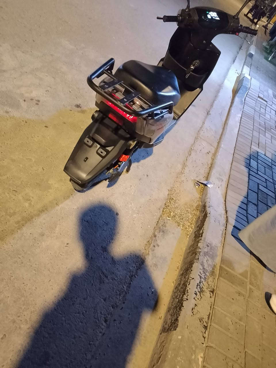 دراجه كهربائيه للبيع مشيها سريع حلو مشيها بل شحنه الوحده من 45 كيلو ل 50 كيلو دراجه حلو ونضيفه الوصف

سعرها 625 وبيها مجال قليل كلش 

الي مو شراي لا تعبني فدوه اروحلك 

مكاني البصرة القبلة 

رقمي للتواصل ***********
