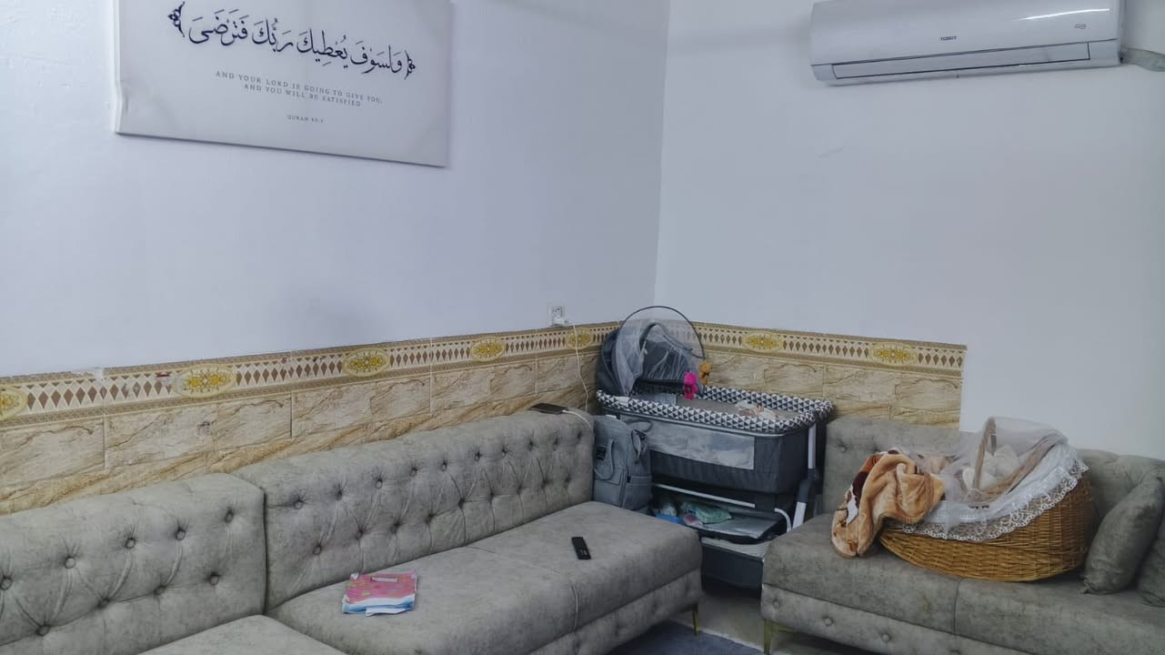 مشتمل للبيع بحي العامل مساحته ٥٨ ونص بناء حديث محله ٨٠٥ قرب فلكة حياوي للاستفسار ع التفاصيل ***********
