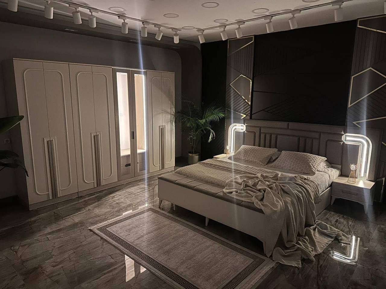 *تم بعون الله وصول موديل المودرن*
 *كنتور ملحق 3 متر*
*1- ضهر فايبر 4 ملم*
*2- برغي وچوي حديد*  
*3- سرير  مخزن + مساند تقوية*
*4- ميز تواليت 130*180*
*5- نرمادةوسكة اصلي 
السعر 1850.000 الف عراقي فقط 
الشد والنقل مجاناً داخل الموصل 
للاستفسار ***********
